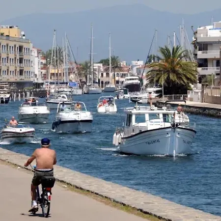 Apartment Modern In 35 M² + Parking Empuriabrava